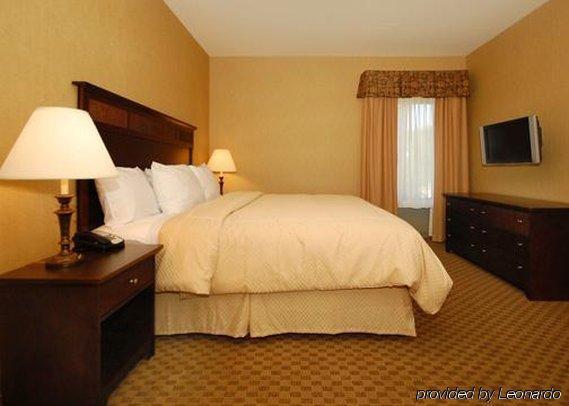 Holiday Inn Express & Suites Milwaukee Nw - Park Place, An Ihg Hotel Номер фото